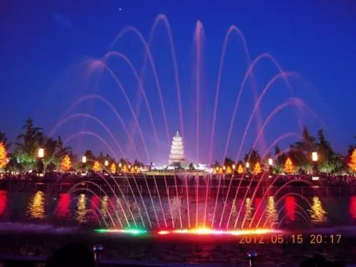 西安人的歌 網(wǎng)絡(luò)點(diǎn)擊量過億 一首歌唱出倆網(wǎng)紅